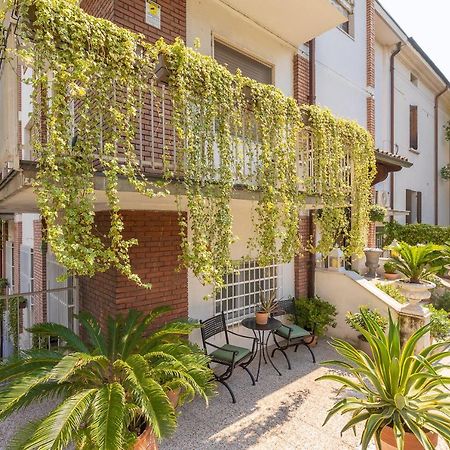 Crys: Apartments, Holiday, Business, Verde เวโรนา ภายนอก รูปภาพ