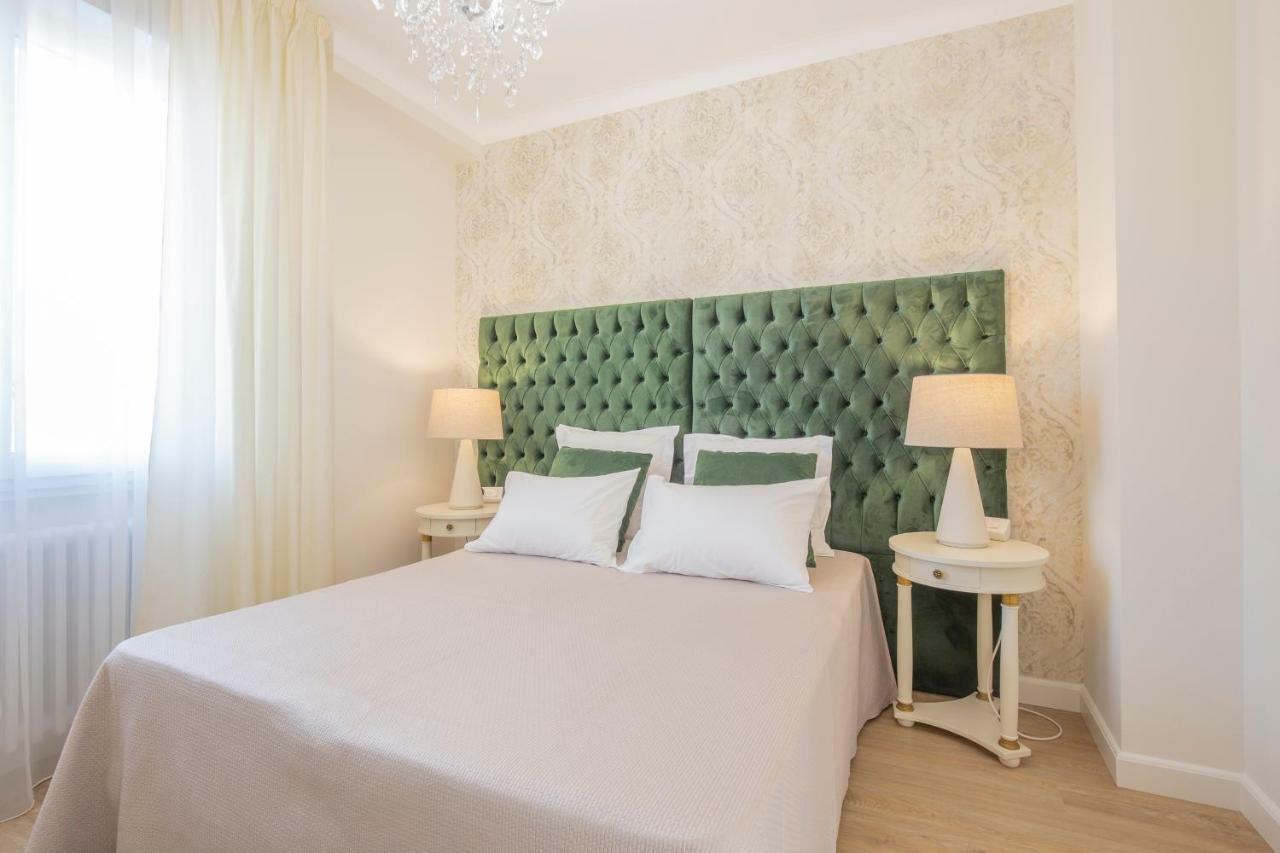 Crys: Apartments, Holiday, Business, Verde เวโรนา ภายนอก รูปภาพ