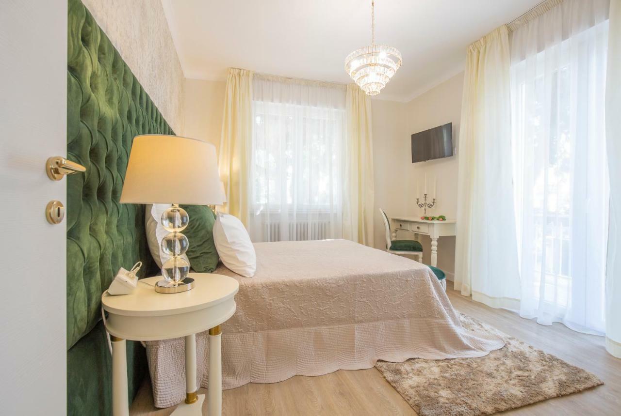 Crys: Apartments, Holiday, Business, Verde เวโรนา ภายนอก รูปภาพ